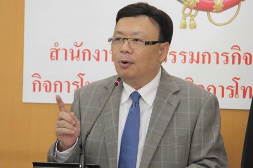 สำนักงาน กสทช. เร่งแจกคูปองให้ครัวเรือนที่มีทะเบียนบ้านชั่วคราวอีก 7 หมื่นครัวเรือน ตามที่ได้รับฐานข้อมูลเพิ่มจากกรมการปกครอง รวมคูปองที่จะแจกทั้งสิ้น 14.17 ล้านครัวเรือน พร้อมส่งหนังสือถึงกรมที่ดินเพื่อขอความร่วมมือนิติบุคคลอาคารชุดให้ใช้เสาอากาศร่วมเพื่ออำนวยความสะดวกและลดค่าใช้จ่ายให้กับประชาชน