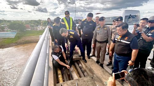 กสทช. จับมือ ตำรวจ สานต่อยุทธการ “ระเบิดสะพานโจร” ทำลายสายส่งเคเบิลขนาดใหญ่ ลักลอบพาดสายบนสะพานข้ามโขง อย่างอุกอาจ เอื้อแก๊งคอลเซ็นเตอร์